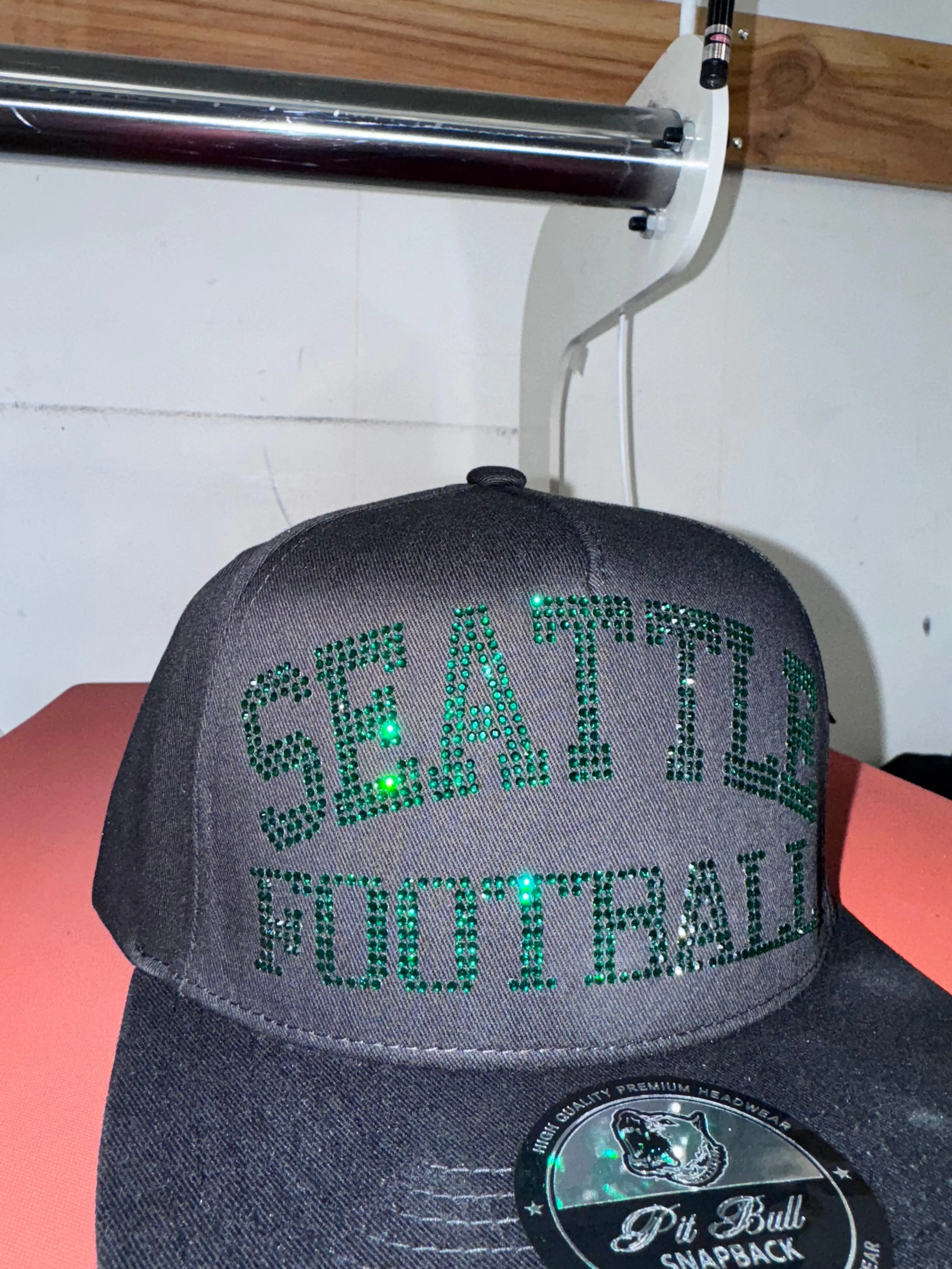https://v.etsystatic.com/video/upload/ac_none,du_15,q_auto:good/seattle_vid2_b_nmwsjc.mp4